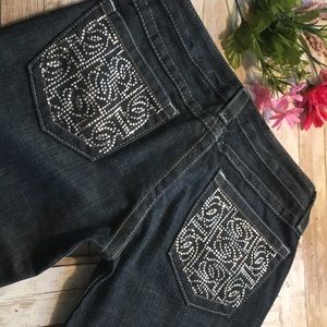 Bebe jeans dark wash size 27. in good condition